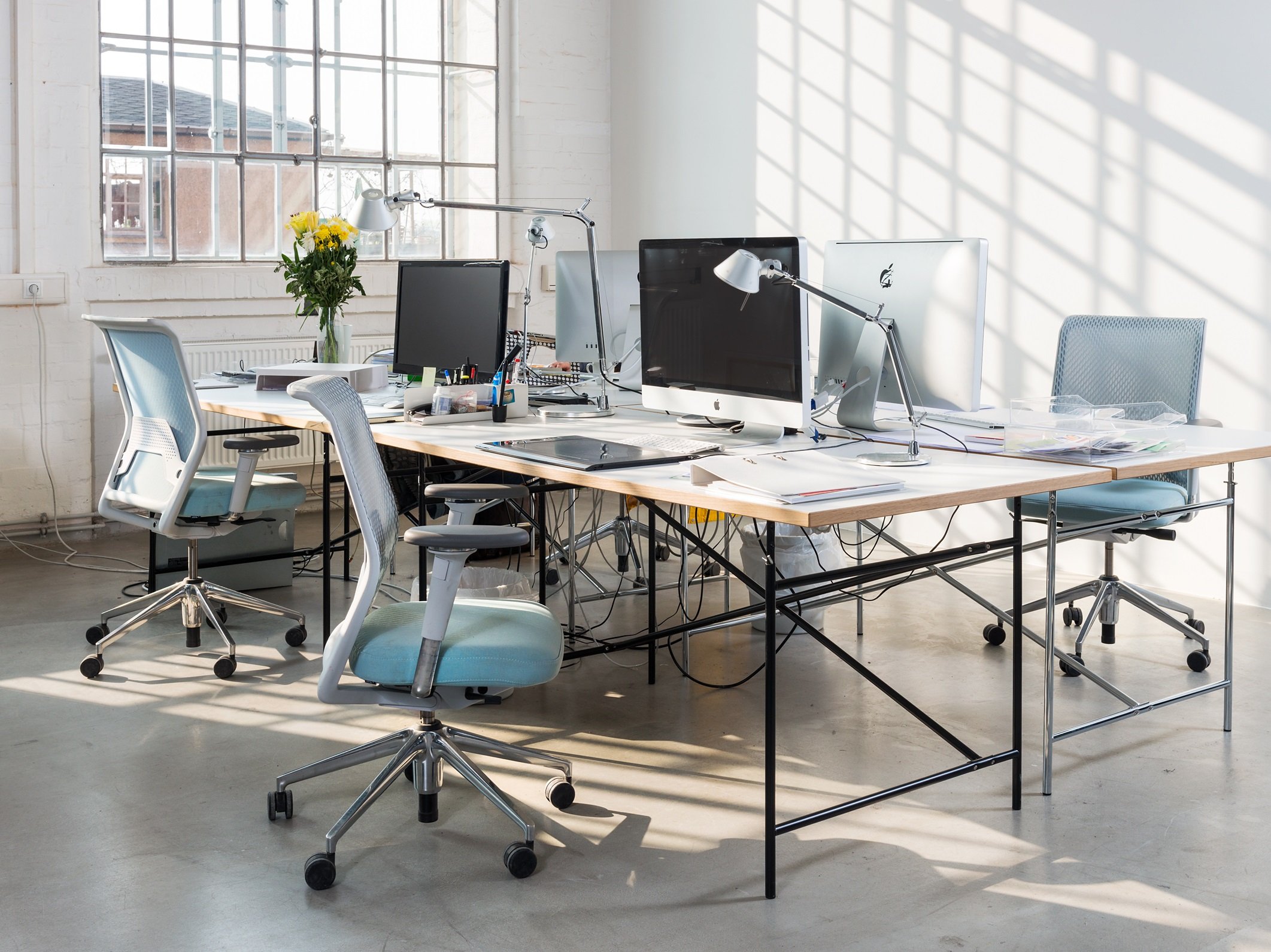 Agencement de bureau ergonomique dans l'agence Markenrat à Leipzig