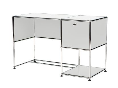 Bureau USM Haller Home Office, Gris clair RAL 7035, Avec passe-câble, en bas à gauche