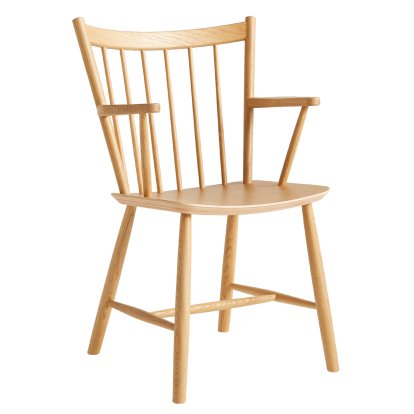 Chaise J42, Chêne verni transparent
