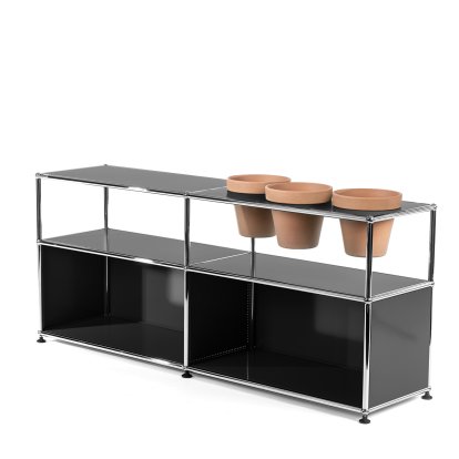 Meuble Sideboard USM Haller pour plantes, Anthracite RAL 7016, Ouvert, Avec 3 pots sur la droite, Terre cuite