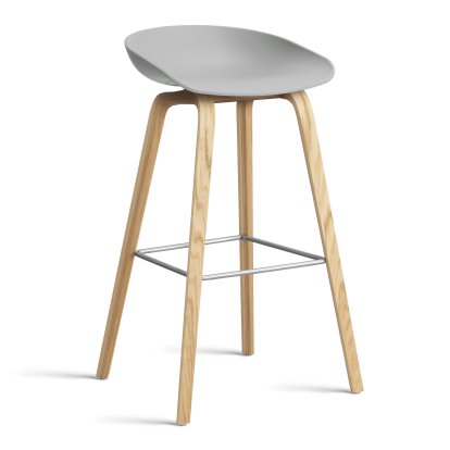 About A Stool AAS 32, Version bar: hauteur de l'assise 74 cm, Chêne laqué, Concrete grey 2.0